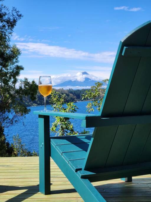 Сasa de vacaciones Exclusiva Cabin En Tranquilo Campo A Orillas Del Lago Con Vista A Volcanes - Hot Tub Privado *