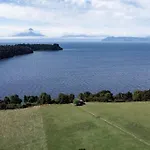Exclusiva Cabin En Tranquilo Campo A Orillas Del Lago Con Vista A Volcanes - Hot Tub Privado
