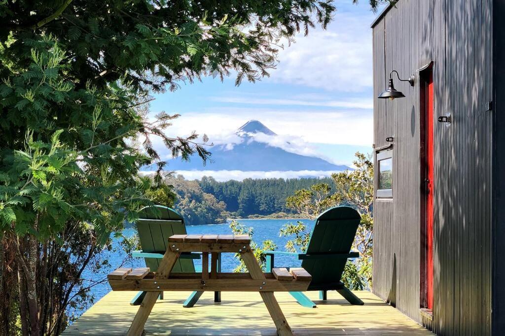 Exclusiva Cabin En Tranquilo Campo A Orillas Del Lago Con Vista A Volcanes - Hot Tub Privado Casa de férias *